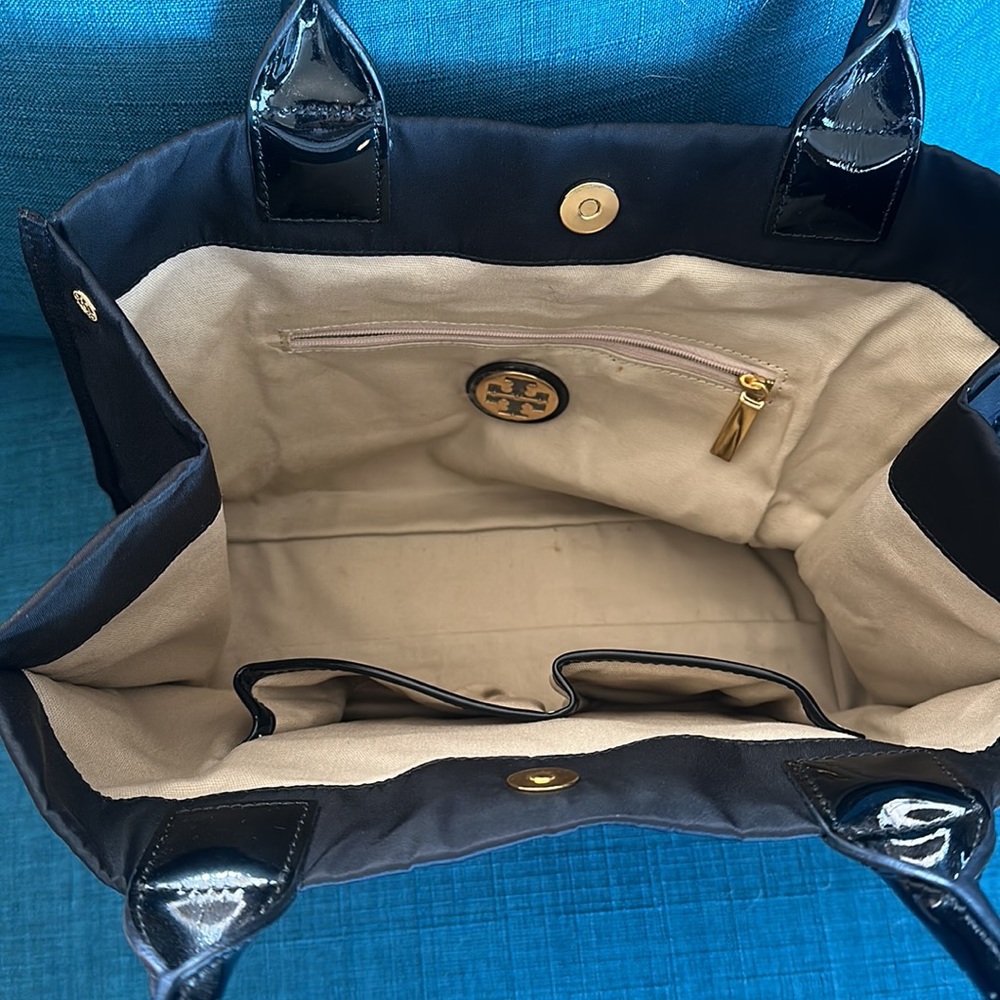 Tory Burch small nylon/patent leather Elle tote. - Picture 4 of 6